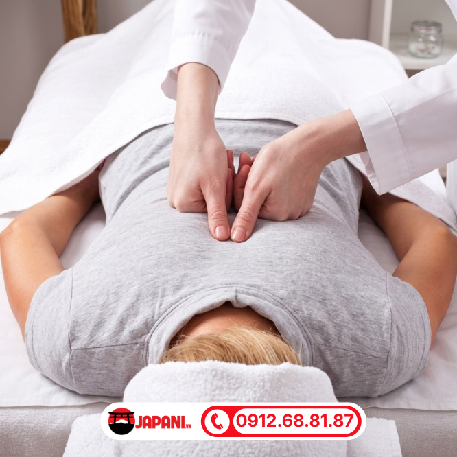 Bấm huyệt chữa đau lưng l&agrave; g&igrave;?