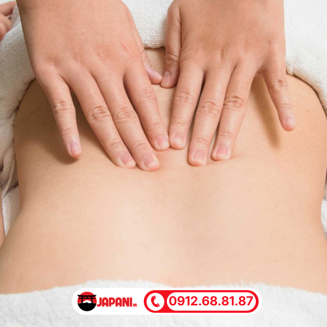 Kết hợp xoa bóp bấm huyệt chữa đau lưng