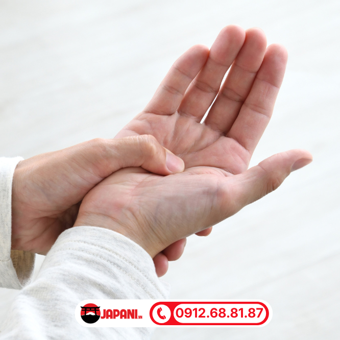 C&aacute;ch bấm huyệt chữa đau lưng theo từng vị tr&iacute;